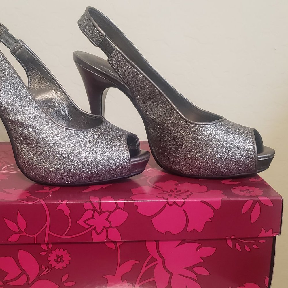 Lulu Townsend Pewter Glitter Pump